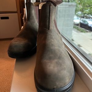 Blundstone Classics Chelsea boot Women’s size 9 rustic brown